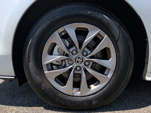 Used 2023 Toyota Sienna XLE FWD image 10