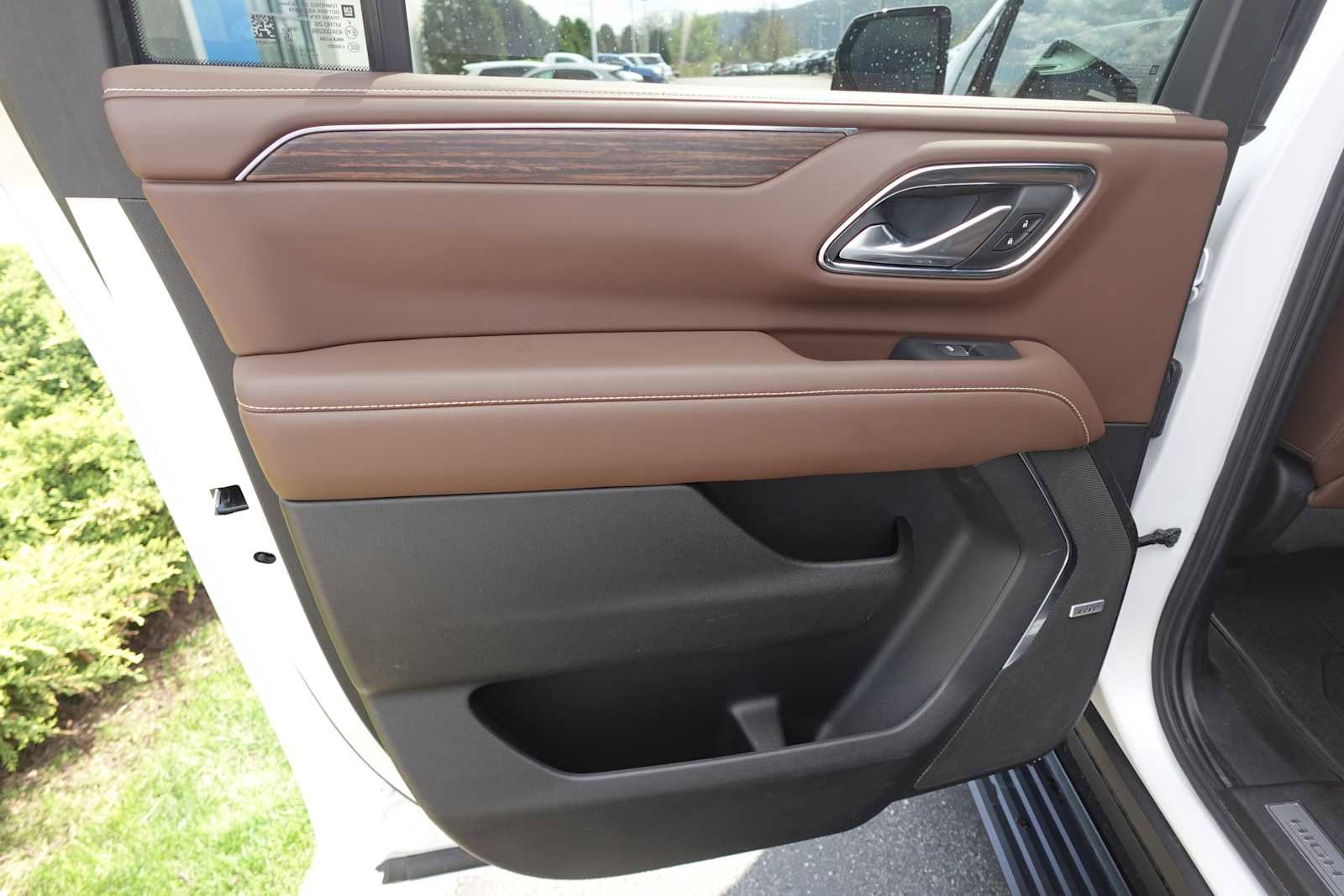 Used 2024 Chevrolet Suburban High Country AWD/4WD image 24