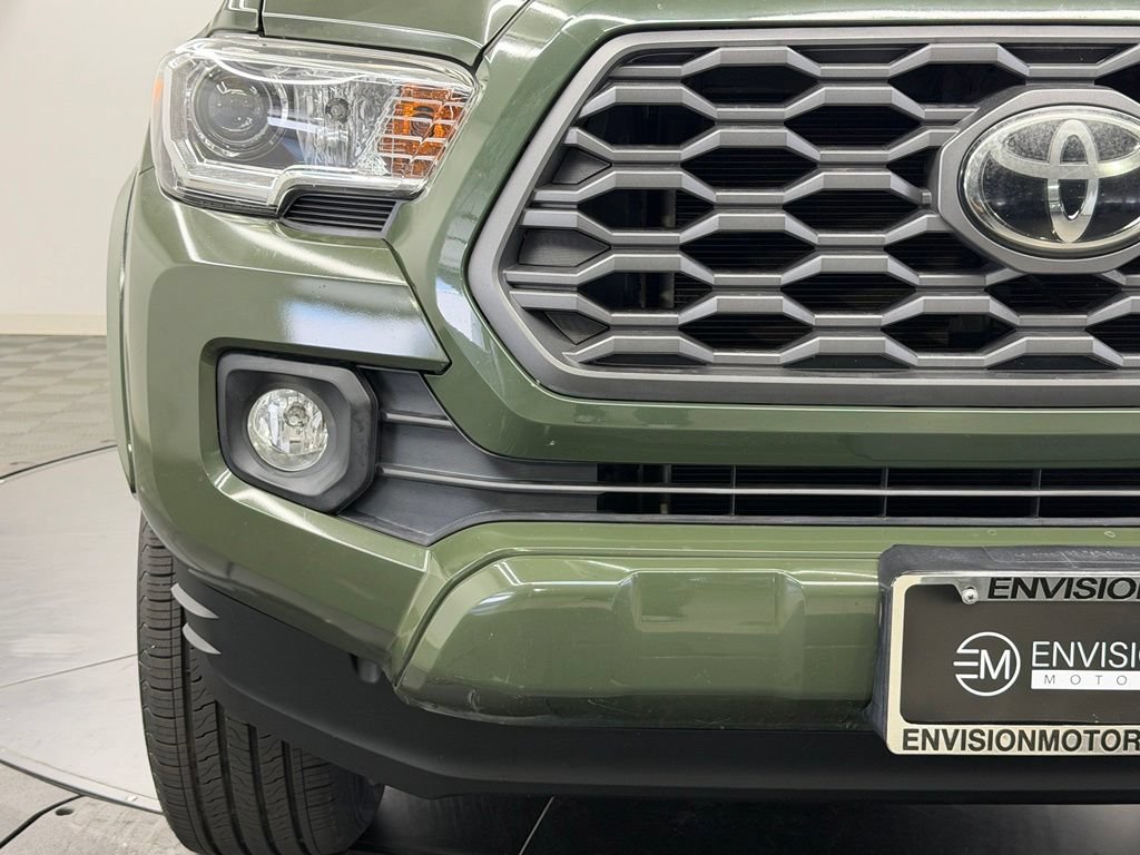 Used 2021 Toyota Tacoma TRD Sport w/ Technology Package RWD image 9