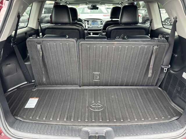 Used 2019 Toyota Highlander XLE AWD/4WD image 29