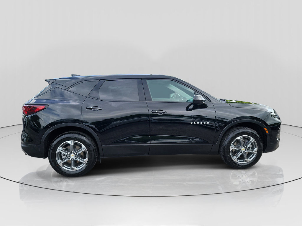 Used 2025 Chevrolet Blazer LT FWD image 8