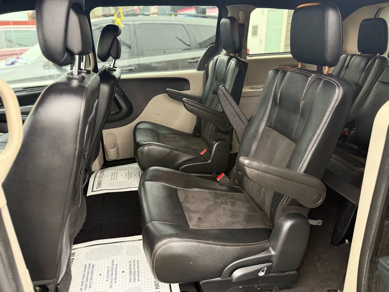 Used 2019 Dodge Grand Caravan SXT image 11