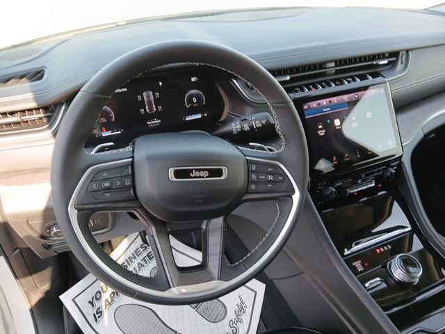 Used 2023 Jeep Grand Cherokee Limited AWD/4WD image 18