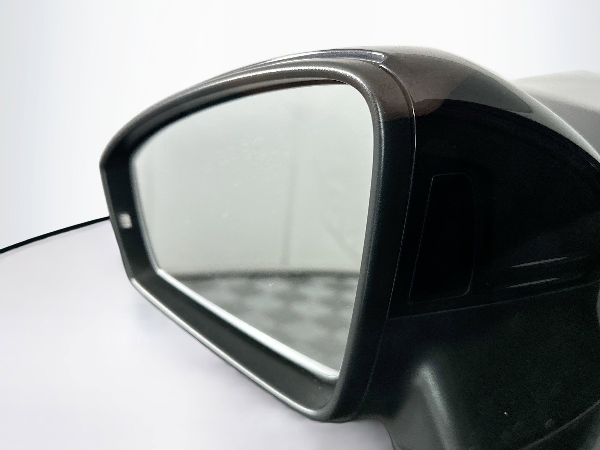 Used 2022 Volkswagen Tiguan SE R-Line image 16