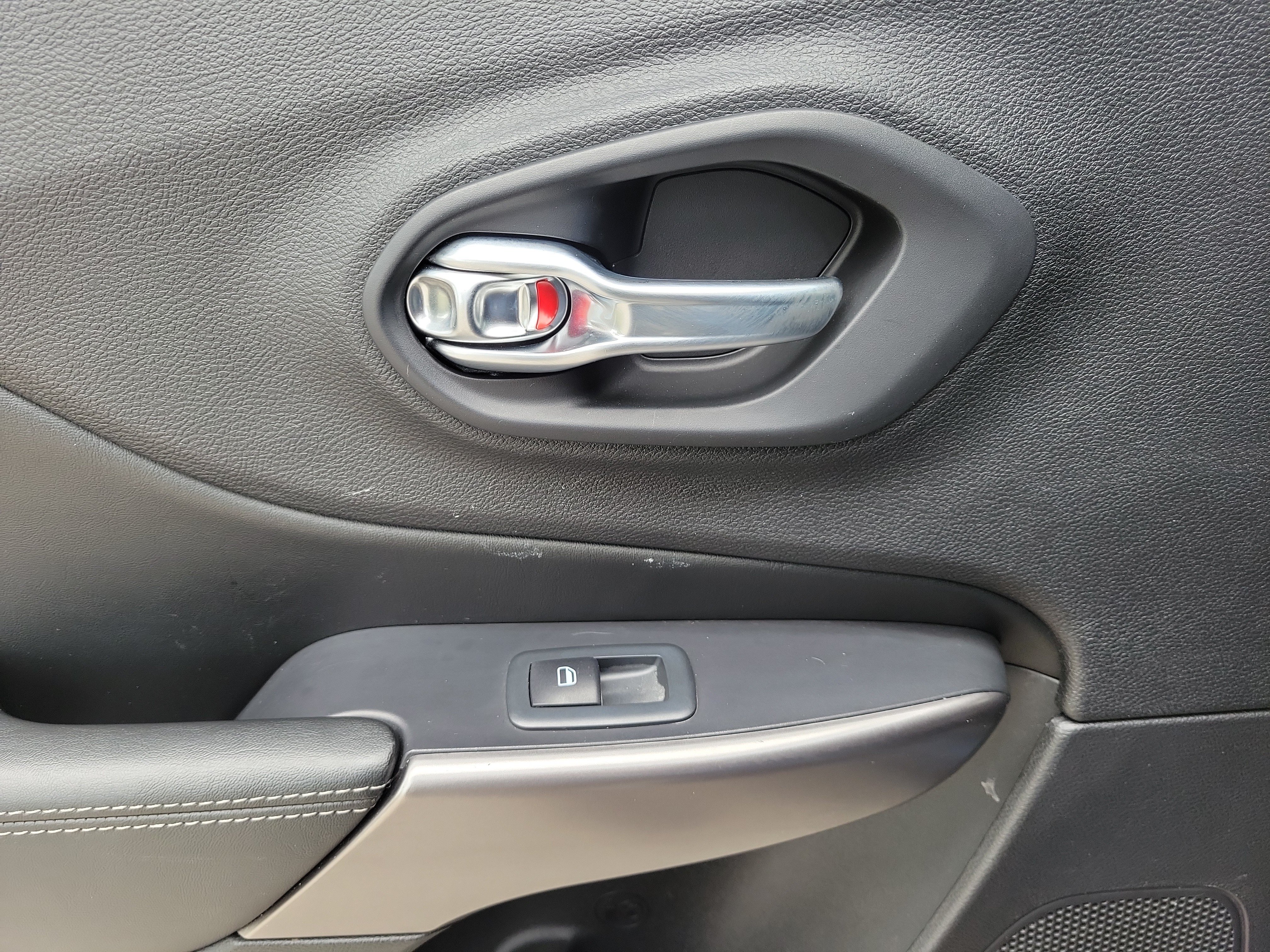 Used 2021 Jeep Cherokee Latitude Lux w/ Sun & Sound Group FWD image 19