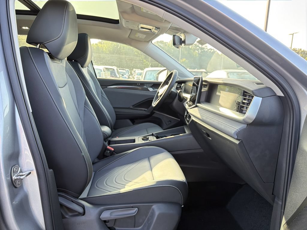 New 2026 Volkswagen Tiguan SE FWD image 18