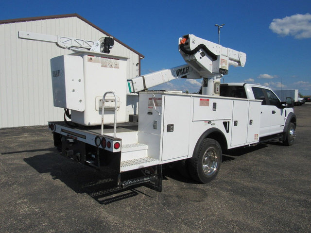 Used 2017 Ford F550 2WD Crew Cab Super Duty image 3