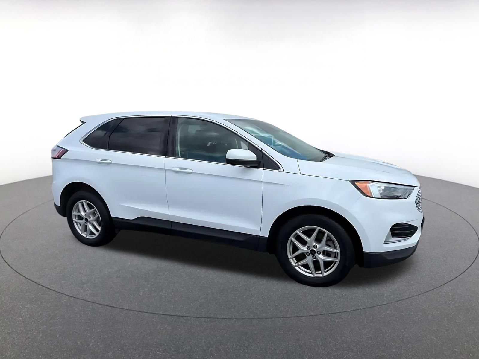 Used 2024 Ford Edge SEL AWD/4WD image 2