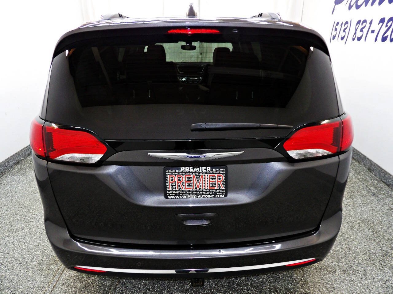 Used 2019 Chrysler Pacifica Touring-L FWD image 5