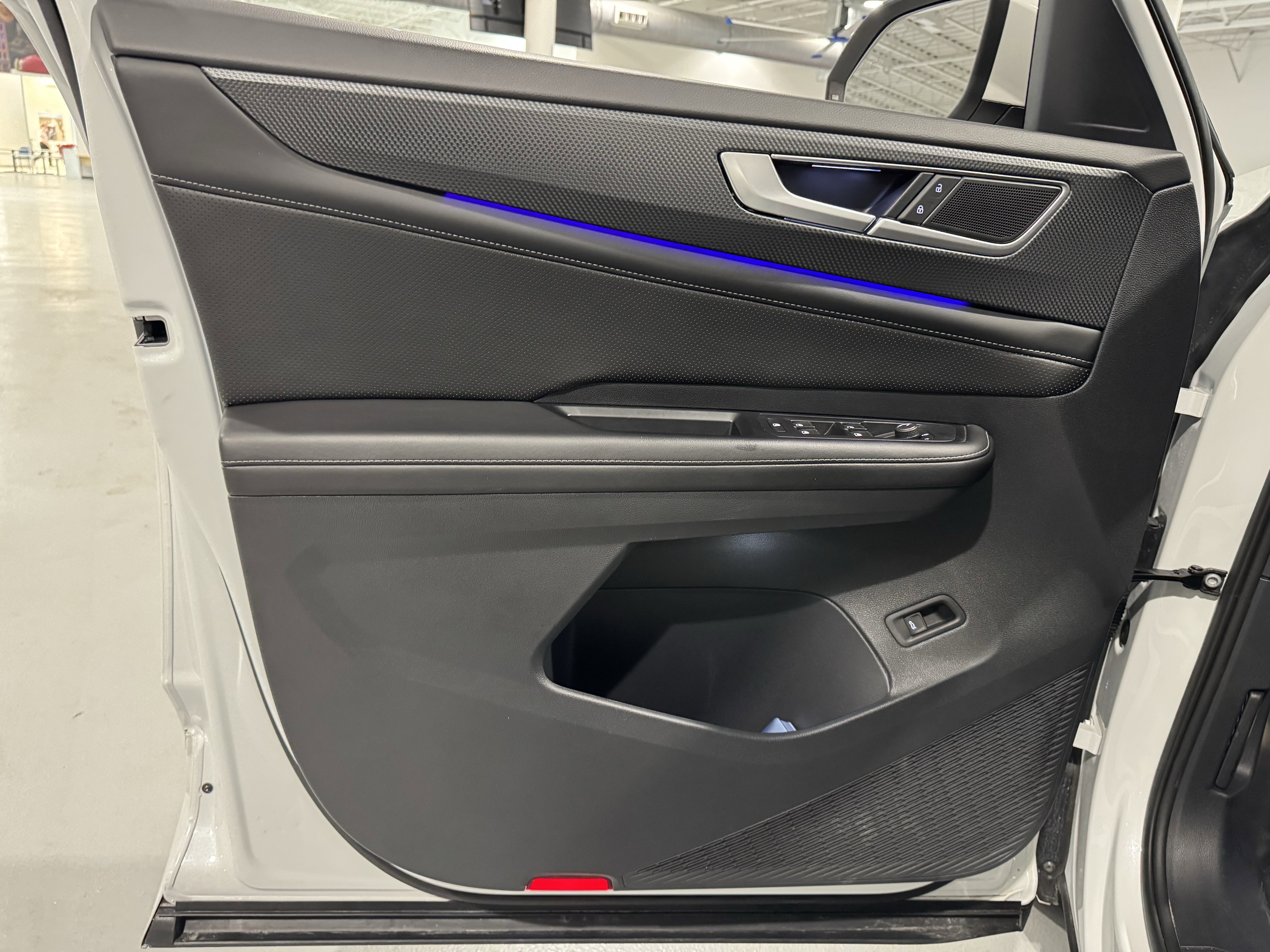 Used 2024 Volkswagen Atlas Cross Sport SEL R-Line image 23