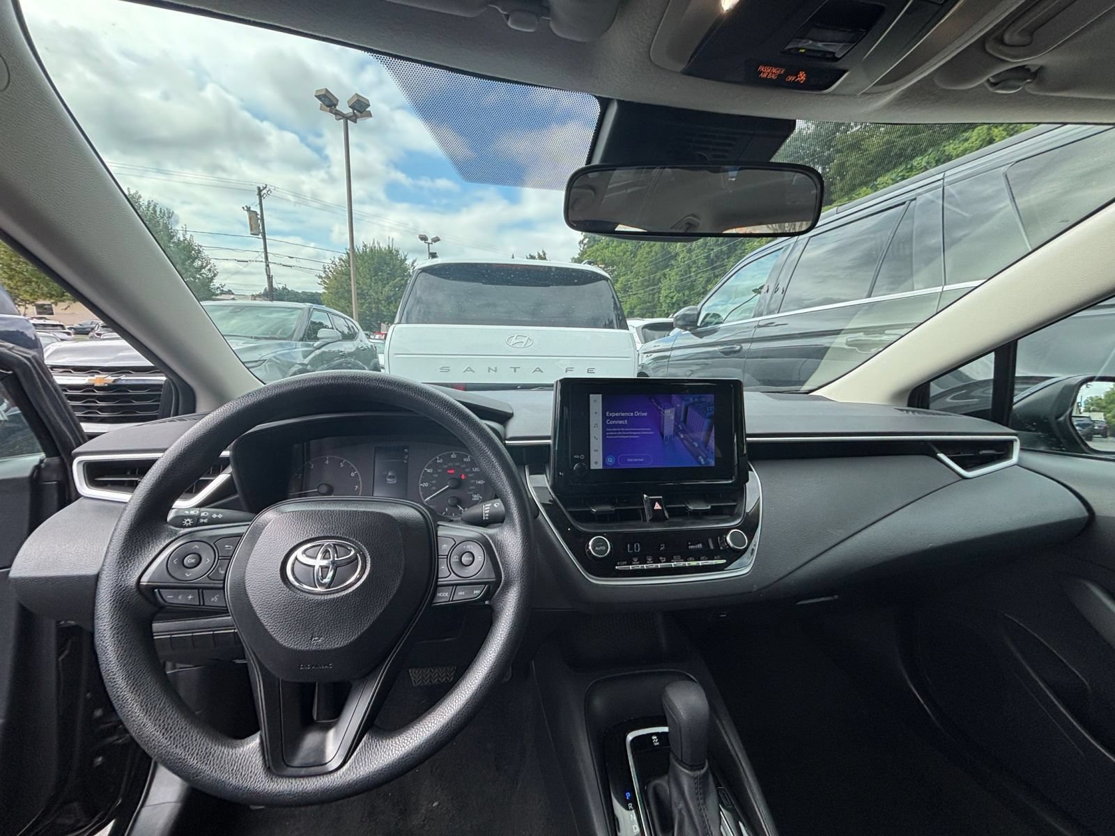 Used 2025 Toyota Corolla LE FWD image 28