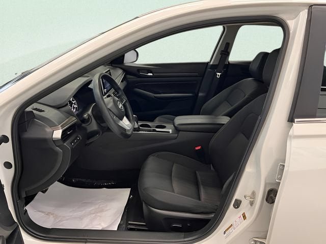 Used 2025 Nissan Altima 2.5 SV FWD image 12
