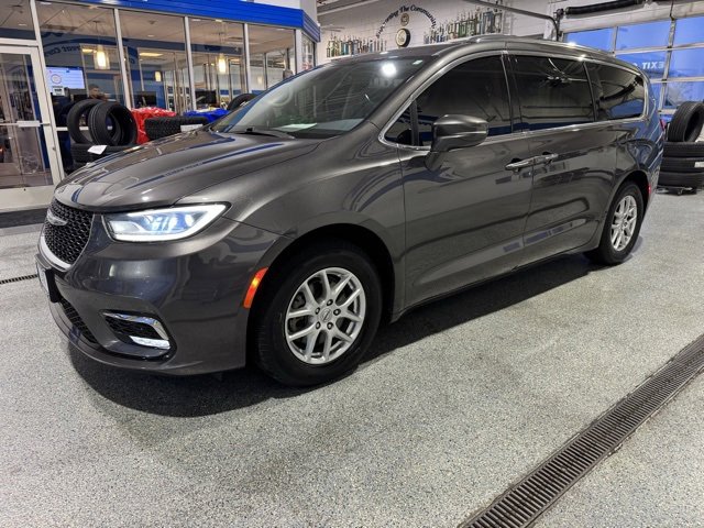 Used 2021 Chrysler Pacifica Touring-L image 4