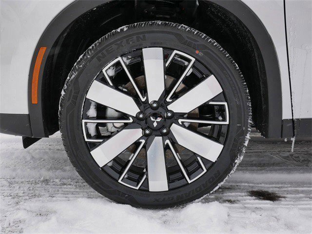 New 2025 Mitsubishi Outlander SE image 3