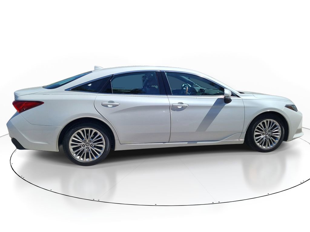 Used 2020 Toyota Avalon Limited image 3
