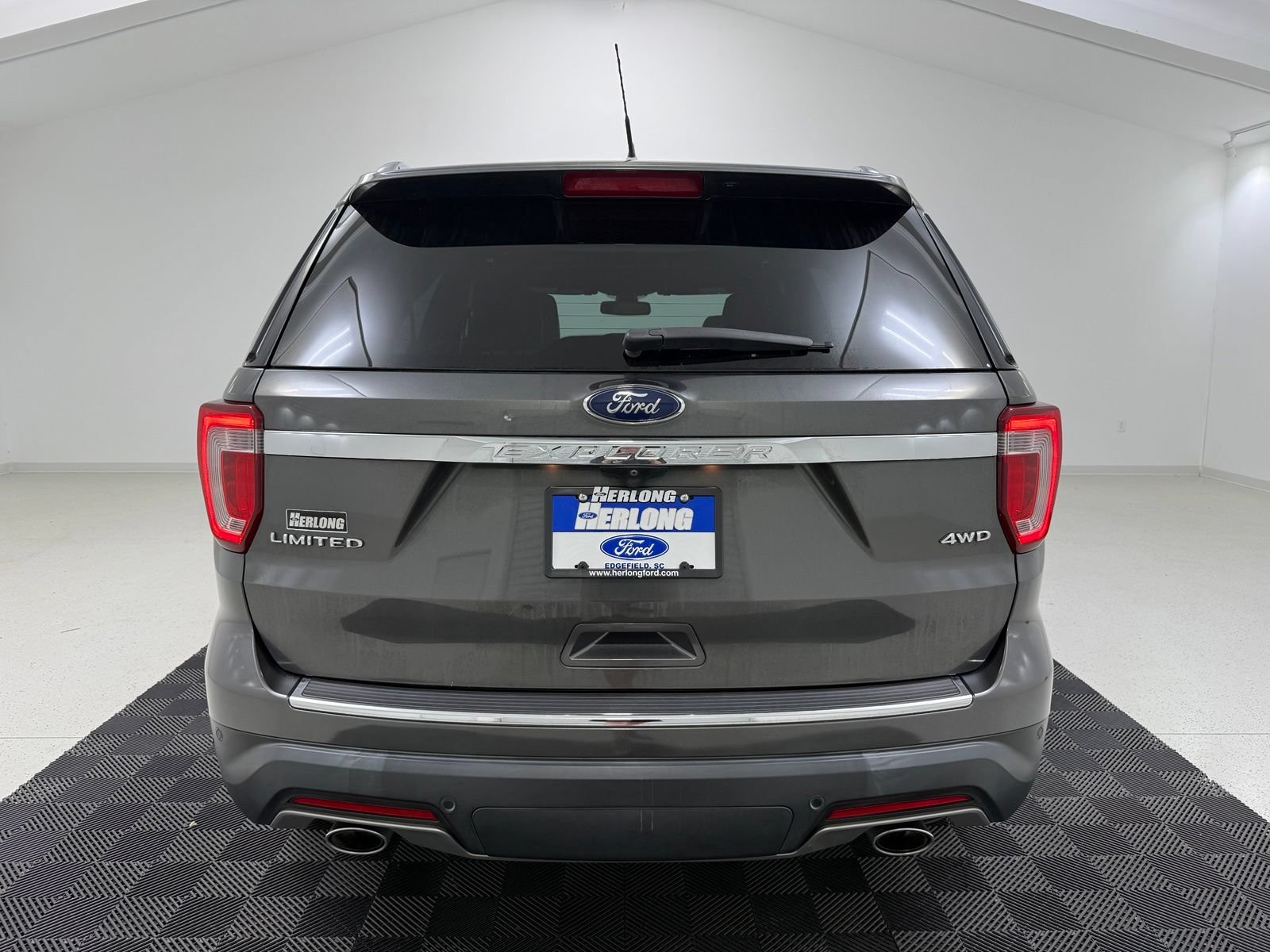 Used 2018 Ford Explorer Limited w/ Equipment Group 301A AWD/4WD image 6