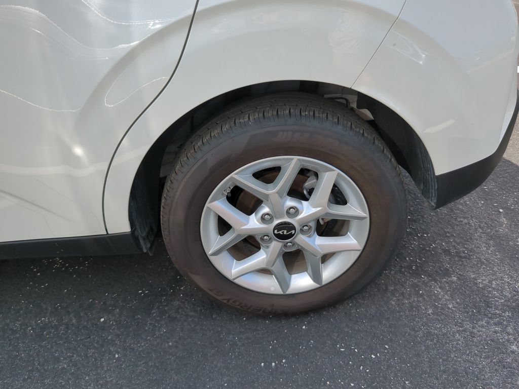 Certified 2025 Kia Soul LX w/ LX Technology Package FWD image 14