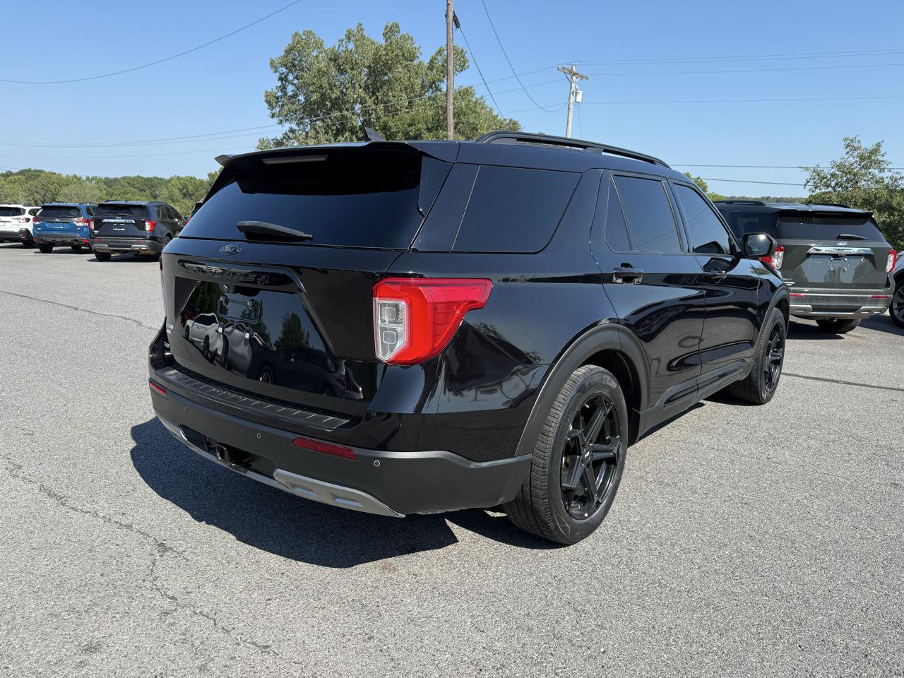 Used 2021 Ford Explorer XLT w/ Equipment Group 202A RWD image 6