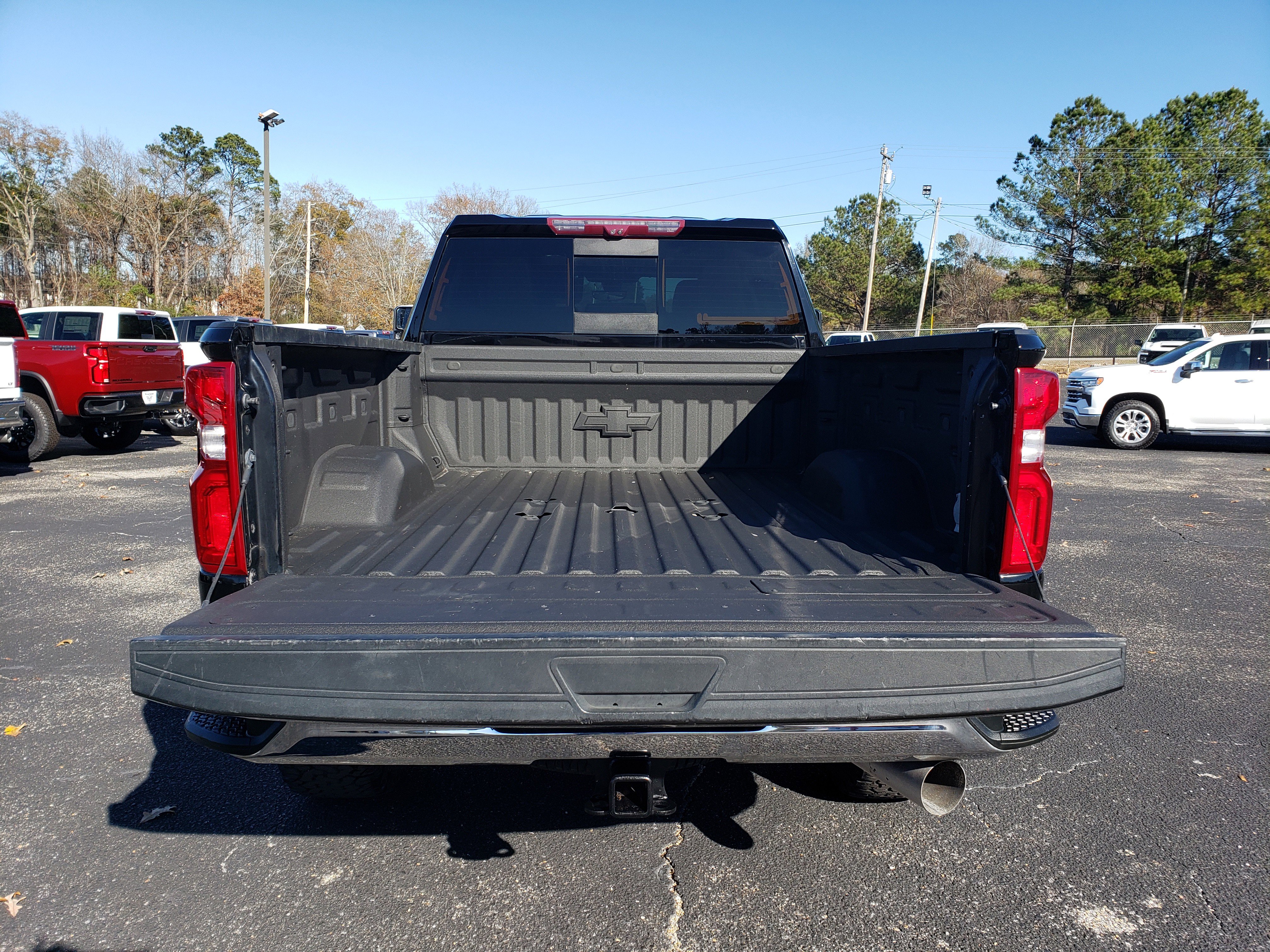 Used 2022 Chevrolet Silverado 2500 LTZ w/ LTZ Premium Package image 9