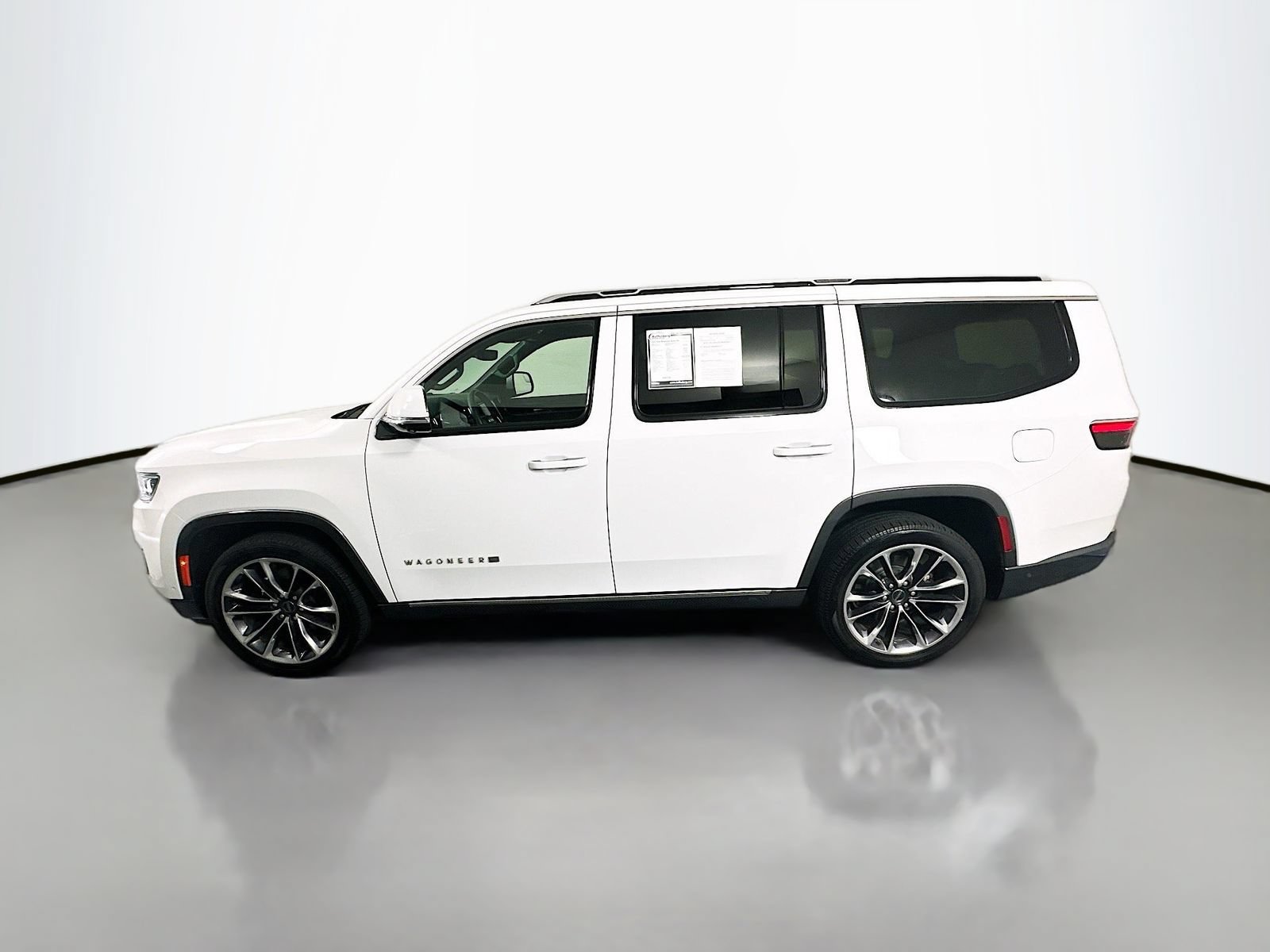 Used 2022 Jeep Wagoneer Series III w/ Premium Group I AWD/4WD image 4
