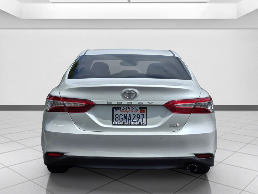 Used 2018 Toyota Camry XLE FWD image 6