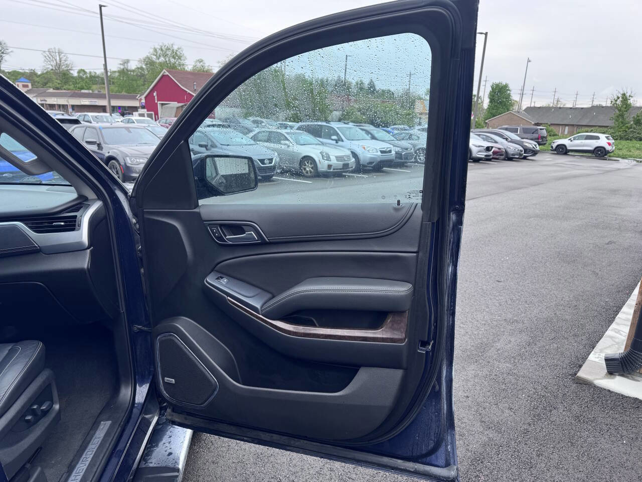 Used 2019 Chevrolet Suburban LT w/ Luxury Package AWD/4WD image 16