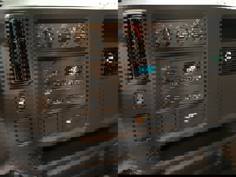 Used 2006 Chevrolet Express 1500 Passenger image 12