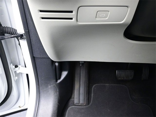 Used 2023 Volvo XC40 B5 Plus w/ Driver Assist Package image 16