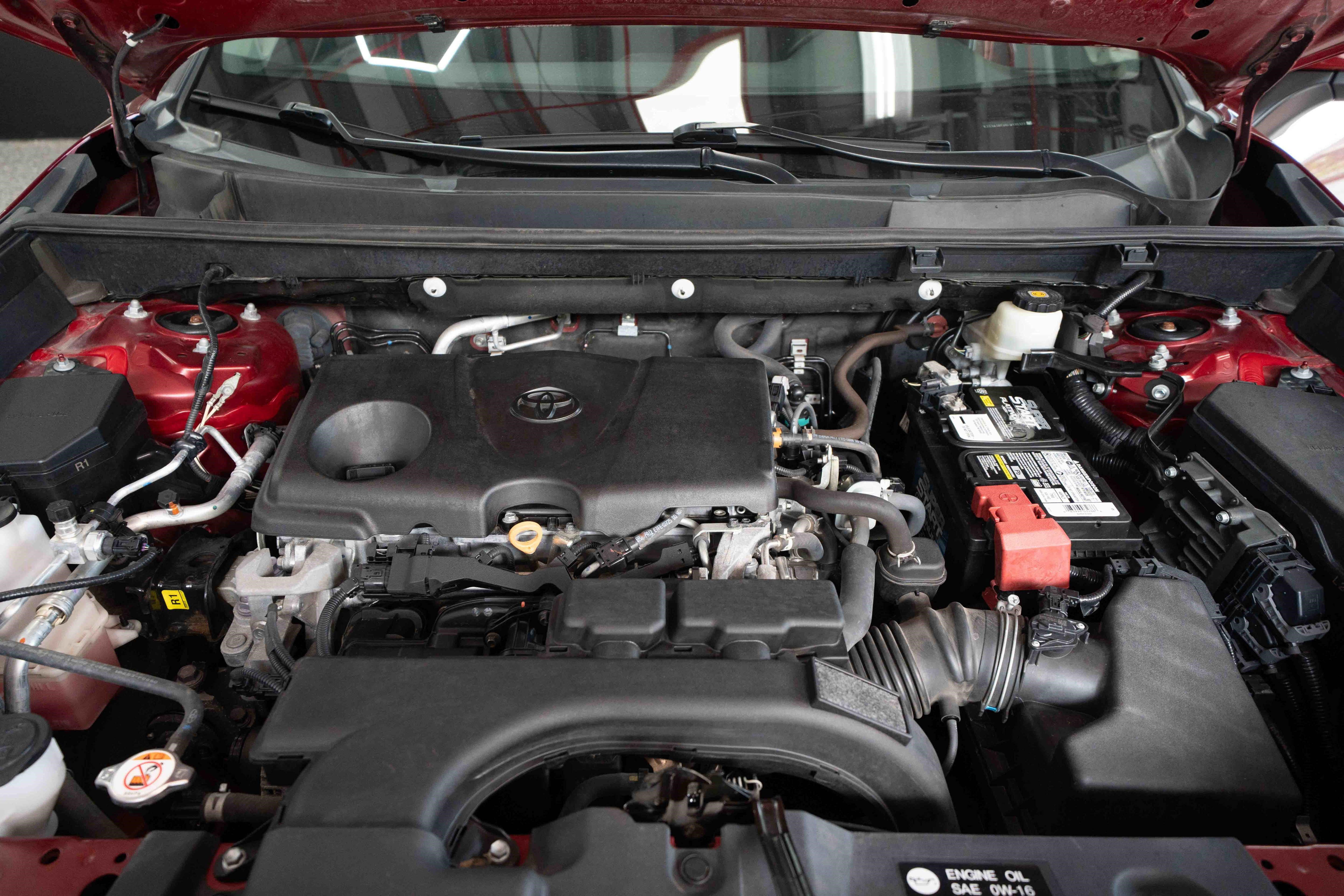 Certified 2020 Toyota RAV4 XLE Premium AWD/4WD image 33