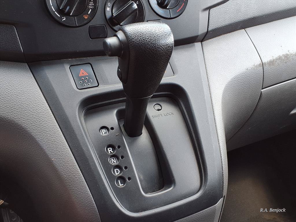 Used 2017 Nissan NV200 S FWD image 17