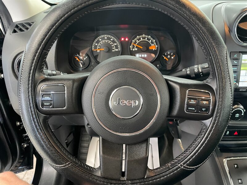 Used 2016 Jeep Patriot Latitude FWD image 9