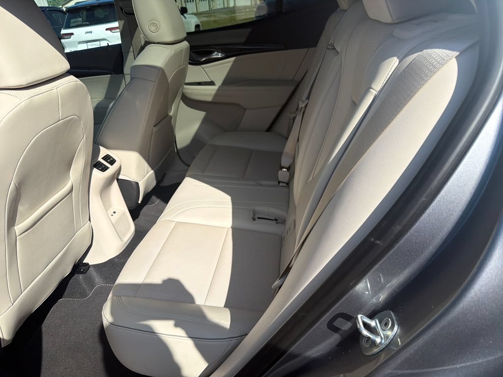 Used 2022 Buick Envision Essence w/ Safety Package FWD image 25