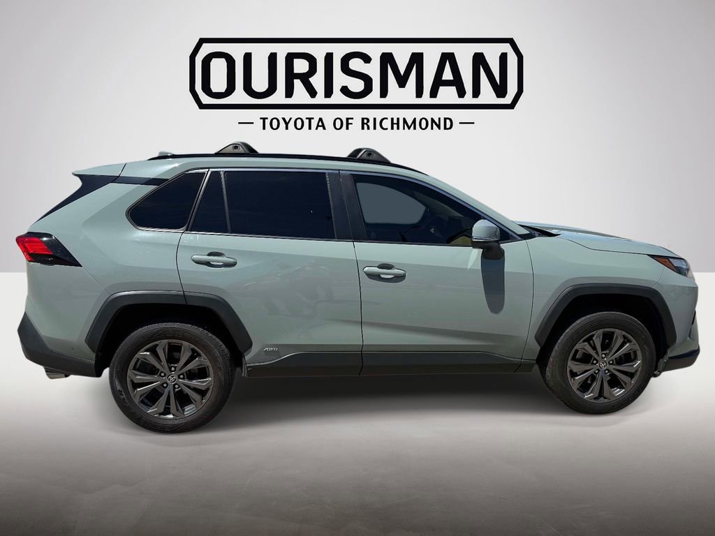 Used 2022 Toyota RAV4 XLE Premium AWD/4WD image 2