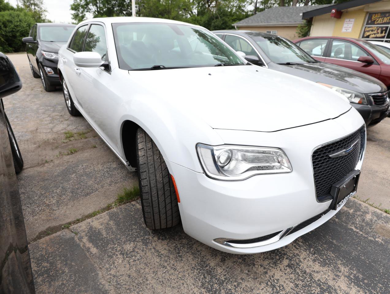 Used 2017 Chrysler 300 Limited AWD/4WD image 4