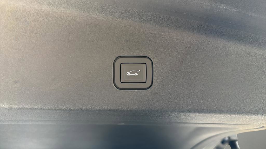 Certified 2026 Cadillac Vistiq Sport w/ LPO, Floor Liner Package AWD/4WD image 32