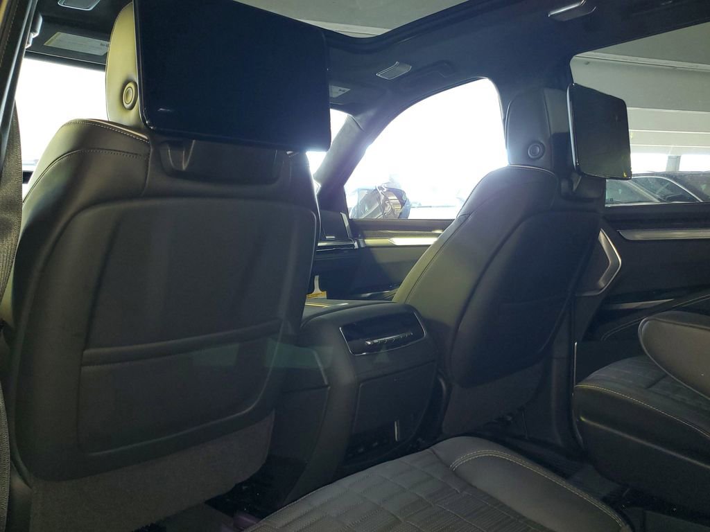 New 2026 Cadillac Escalade V w/ LPO, ONYX Package AWD/4WD image 10