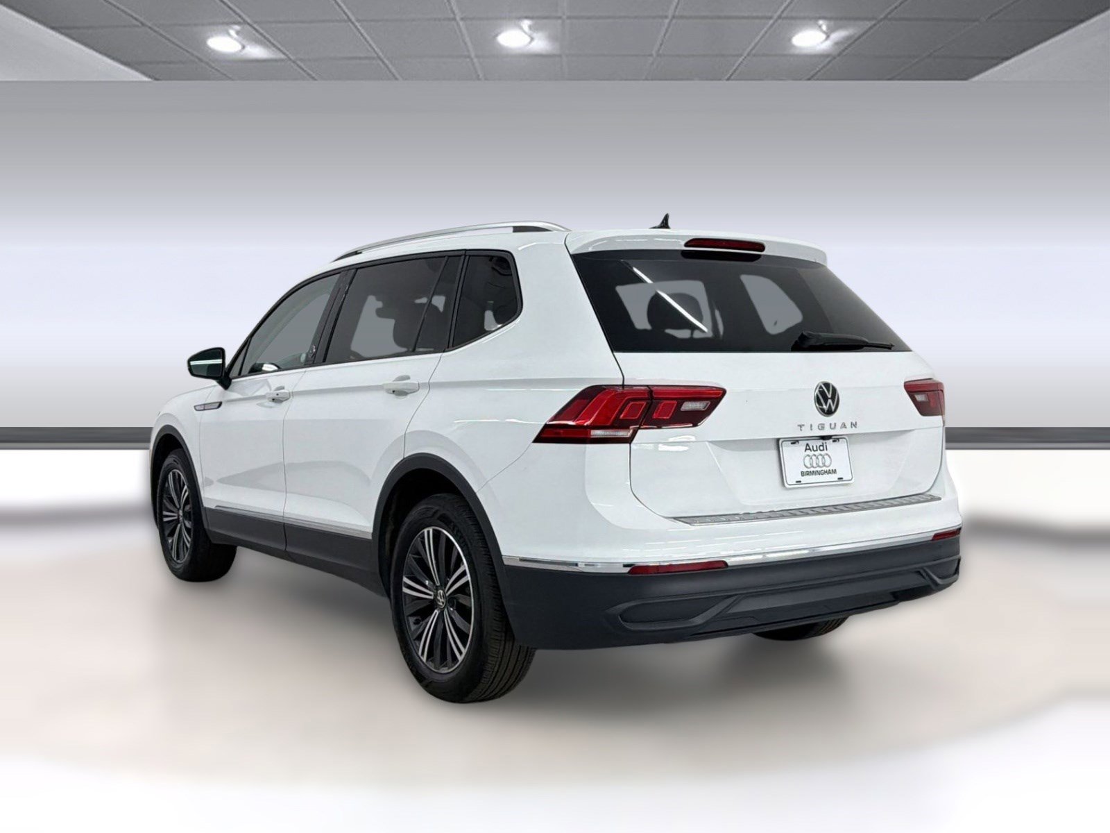 Used 2024 Volkswagen Tiguan Wolfsburg Edition image 3