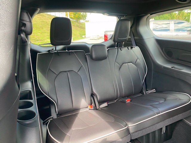 New 2026 Chrysler Pacifica Limited AWD/4WD image 36