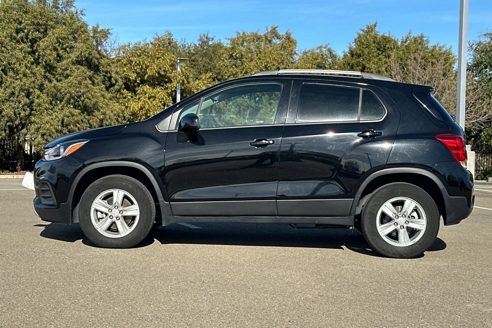 Used 2022 Chevrolet Trax LT w/ LT Convenience Package image 7