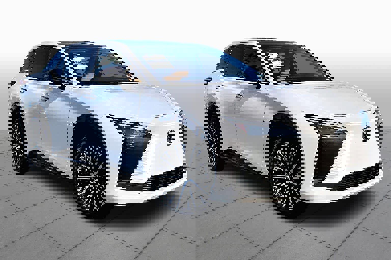 Used 2023 Lexus RZ 450e Premium image 2