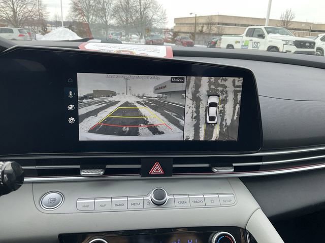 Used 2024 Hyundai Elantra Limited image 14