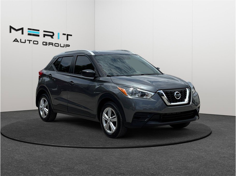 Used 2019 Nissan Kicks S FWD image 1