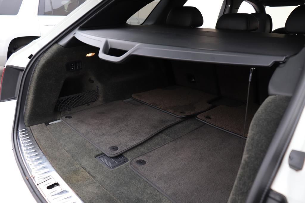 Used 2017 Bentley Bentayga image 28