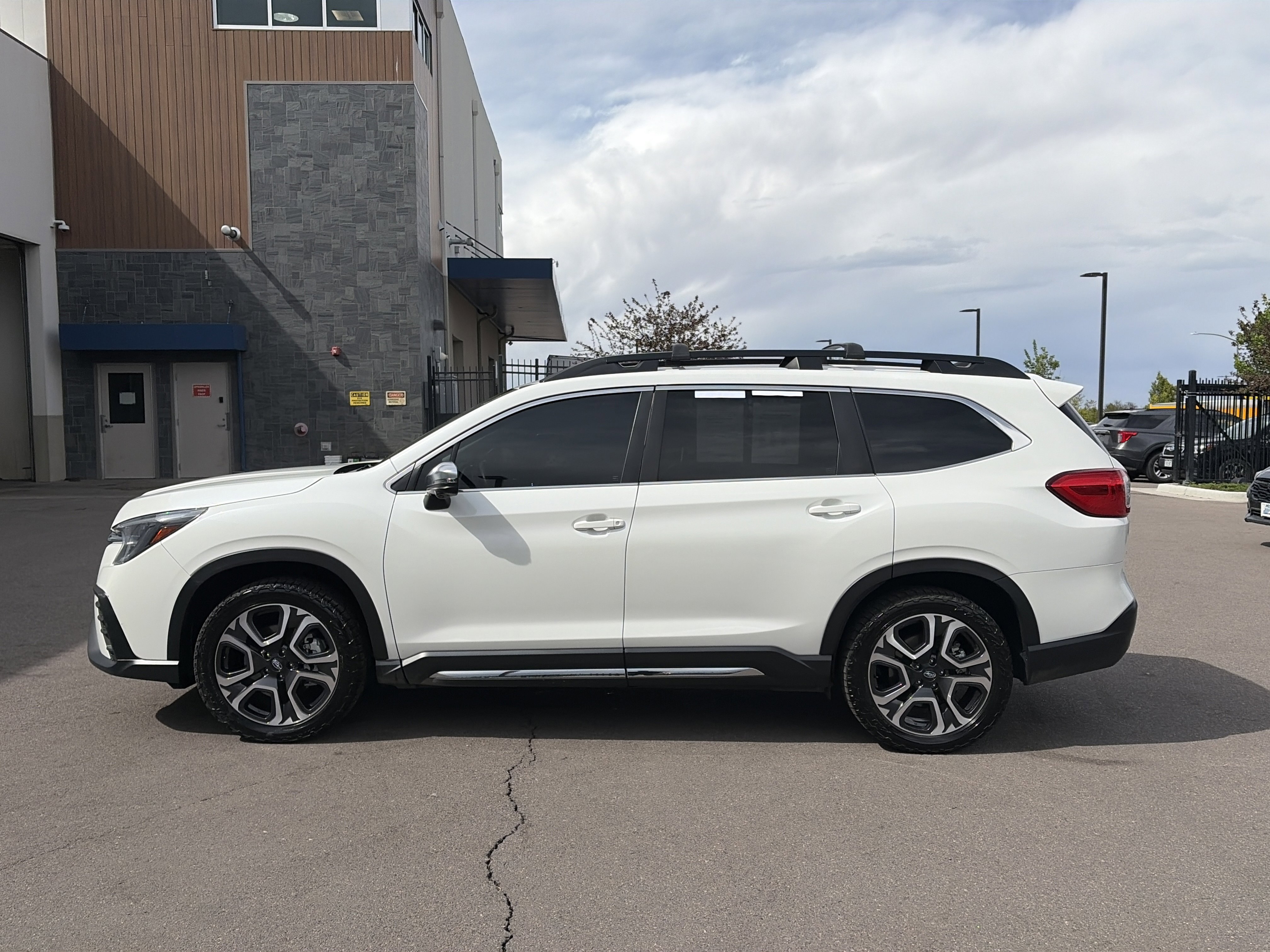 Used 2023 Subaru Ascent Limited w/ Technology Package AWD/4WD image 8