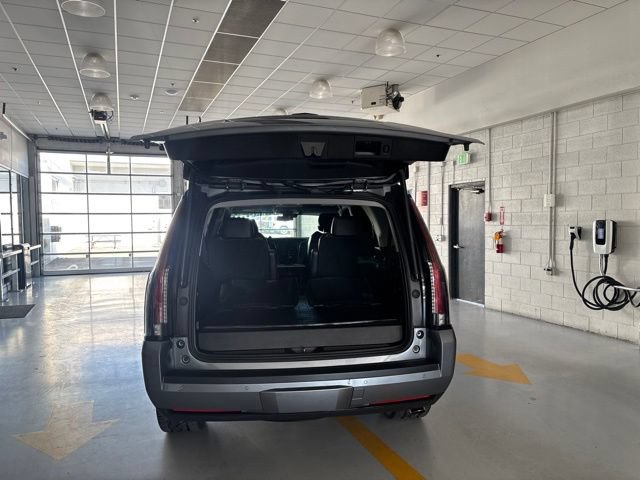 Used 2018 Cadillac Escalade Premium Luxury AWD/4WD image 7
