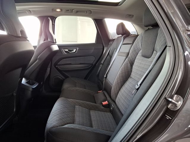 Used 2022 Volvo XC60 B5 Momentum AWD/4WD image 10
