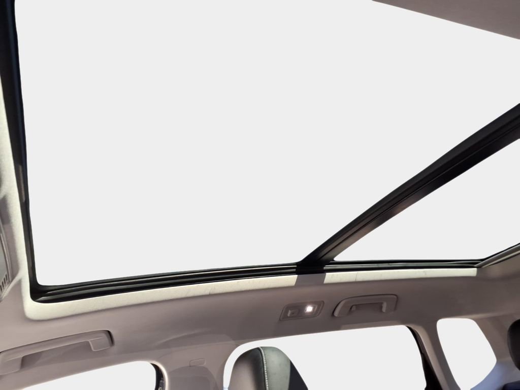 Used 2022 Volkswagen Taos SEL w/ Panoramic Sunroof Package image 29