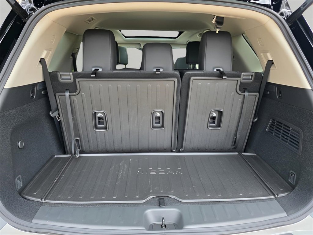 New 2025 Nissan Pathfinder Platinum image 8