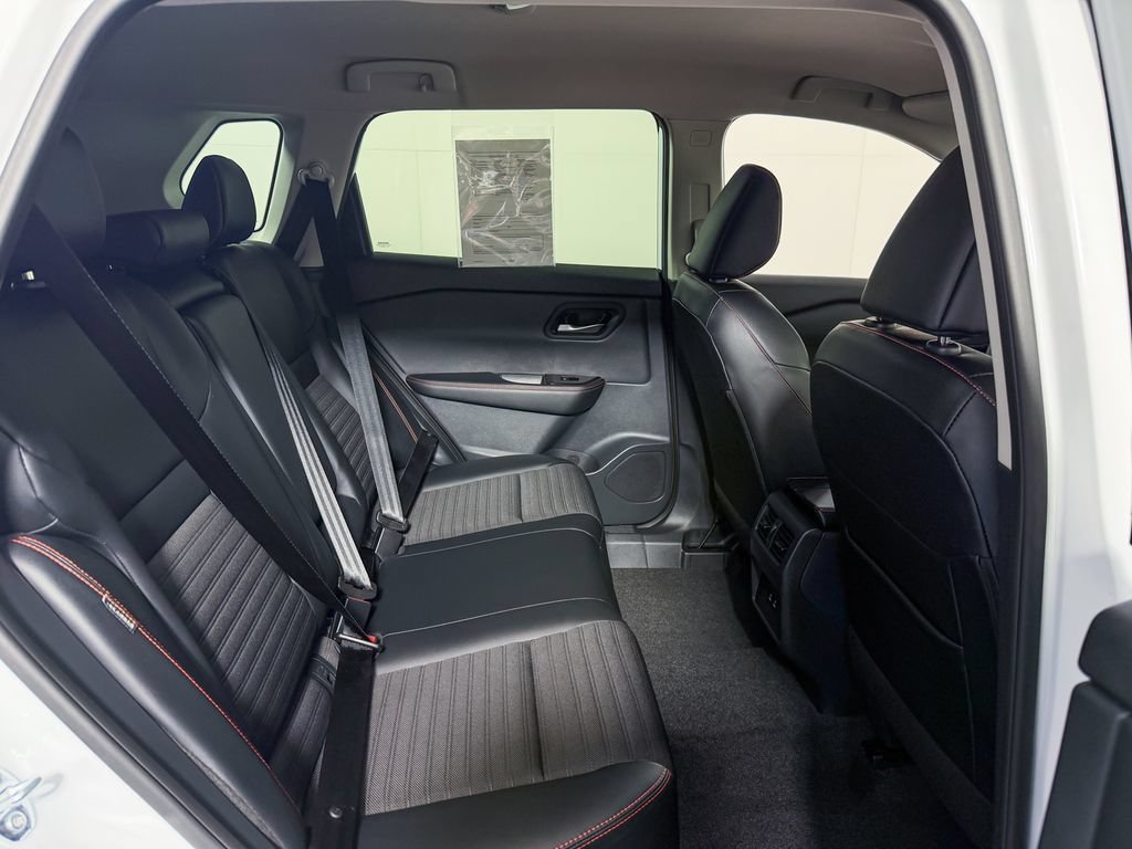 Certified 2026 Nissan Rogue SV AWD/4WD image 37