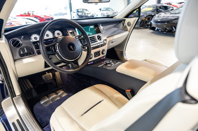 Used 2017 Rolls-Royce Wraith RWD image 31